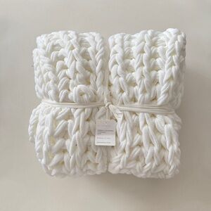 NWT Pottery Barn Colossal Ribbed Handknit Throw White